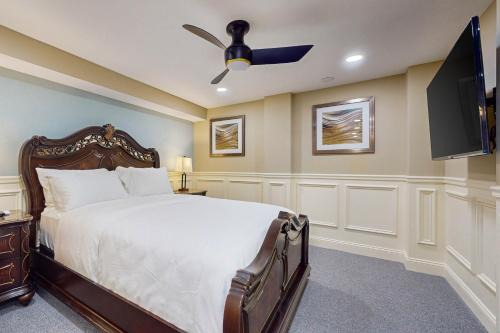 Holyoke Apartment | Studio - Victory Residence