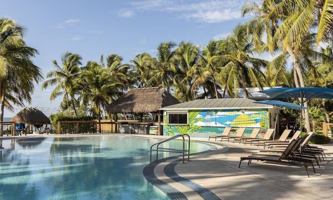 Islamorada Villa | Studio w/2 Queen Beds, Kitchenette, Pool, Free Parking & Pet Friendly