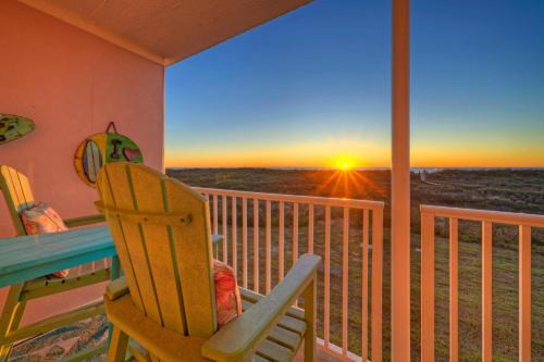 Port Aransas House | Studio w Balcony Pools Direct Beach Access Seaside Blessing by AvantStay