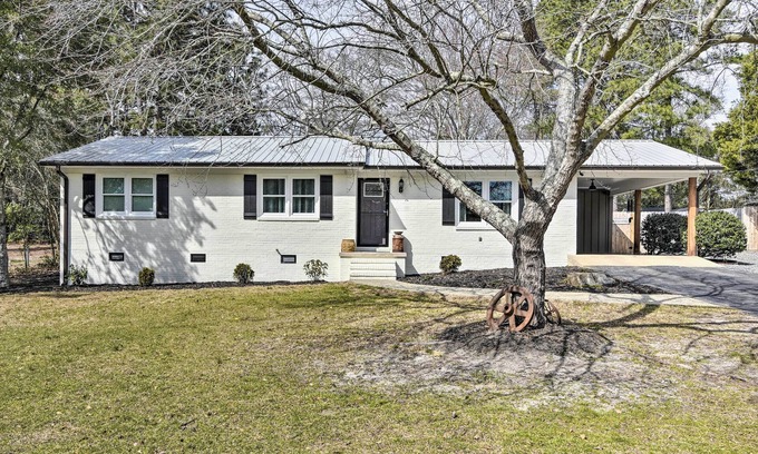 Southern Pines Apartment | Studio w/Patio - Walk to Hikes, Sights & Bites