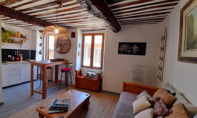 Le Bar-sur-Loup Apartment | Studio Wanderlust