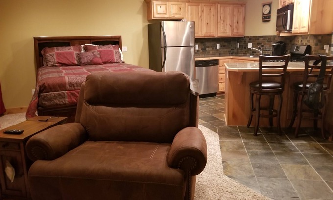 Kellogg Apartment | Studio, with jetted tub and walking distance to ski resort!