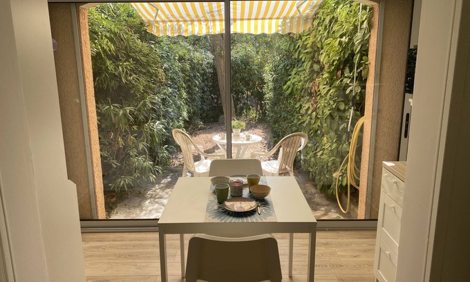 Sausset-les-Pins Apartment | Studio with parking space and garden