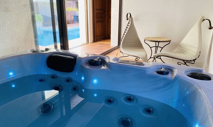 La Crau Apartment | Studio with pool view