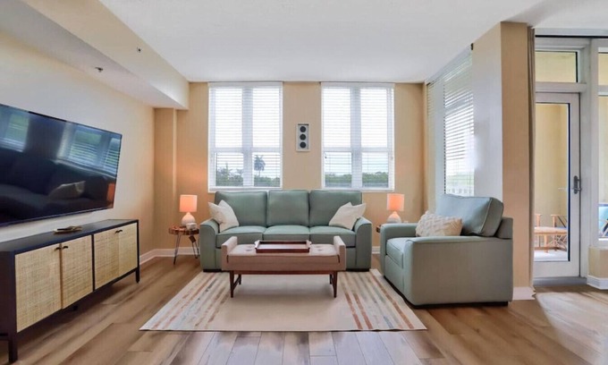Boynton Beach Condo | Studio with rooftop pool in Boynton Beach
