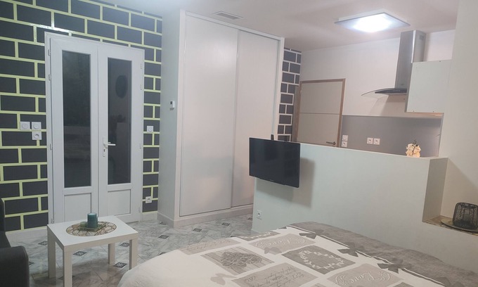 Miramas Apartment | Studio Zen 25m² à Miramas