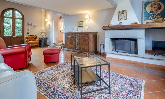 Casalguidi Villa | Stunning private villa for 6 people with A/C, WIFI, TV and pets allowed