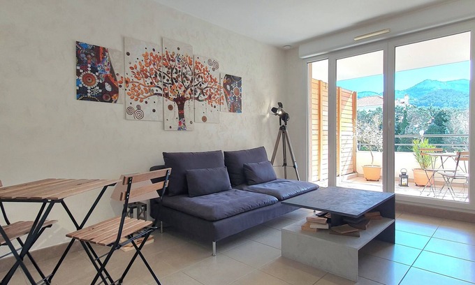 Montredon Apartment | Stunning 1BR Flat with terrace view on Calanques 1 min from the sea