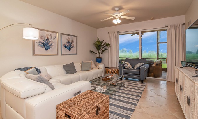 Naples Condo | Stunning 2 bedroom/2 bath + Den in Heritage Bay Golf and Country Club