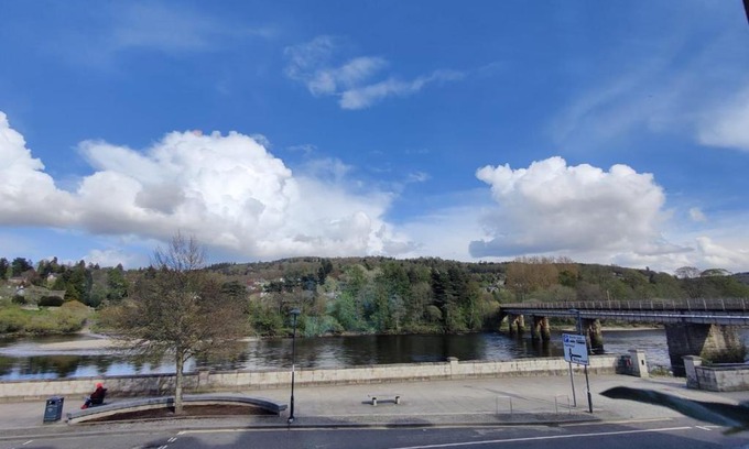 Perth Apartment | Stunning 2 Bedroom River View Apartment