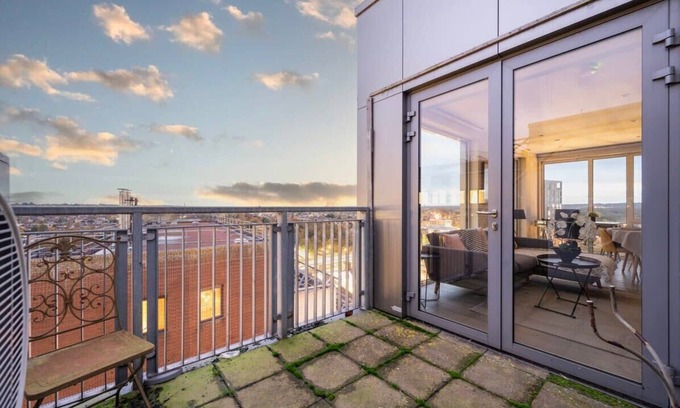 London Borough of Bromley Apartment | Stunning 2BR Apt Bromley Views Terrace