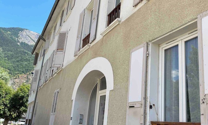 Le Bourg-d'Oisans Apartment | STUNNING 3 BED CYCLE/SKI APARTMENT - SLEEPS 6