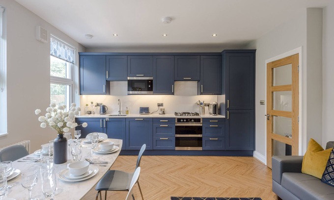 Brondesbury Apartment | Stunning 3 Bed Duplex Apartment in the Heart of West Hampstead