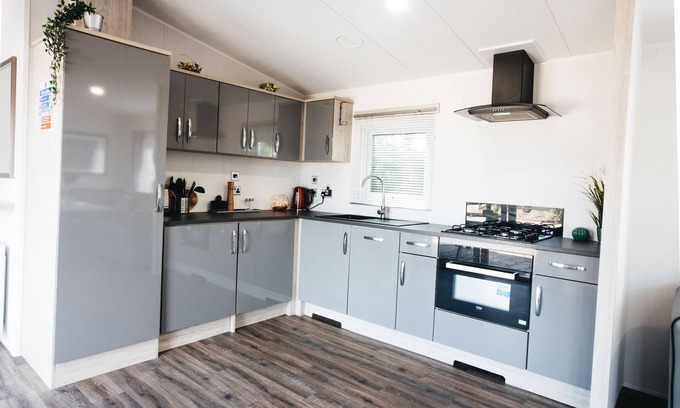 Barmston Cottage | Stunning 3 bed lodge with hot tub - Barmston