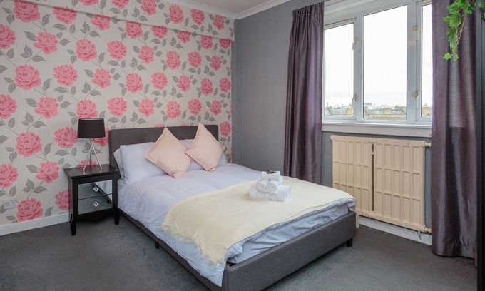 Gorgie Apartment | Stunning 3 bedroom Apartment, Edinburgh
