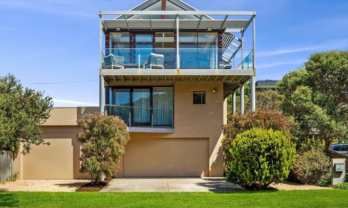Point Lonsdale House | Stunning 3-Storey Coastal Retreat with Breathtaking Water Views