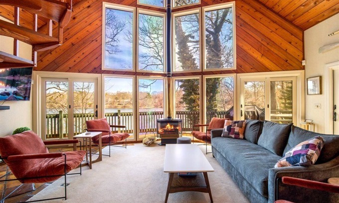 East Falmouth House | Stunning 3Bed, 2Bath Pond Front Retreat w/kayaks - Welcome to Fresh Pond Lodge!