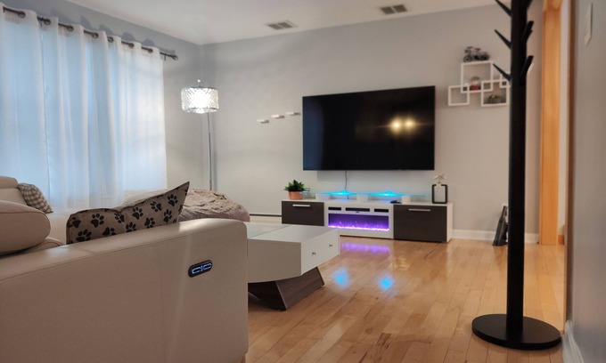 Essex Junction House | Stunning 3bedroom modern home closed to everything