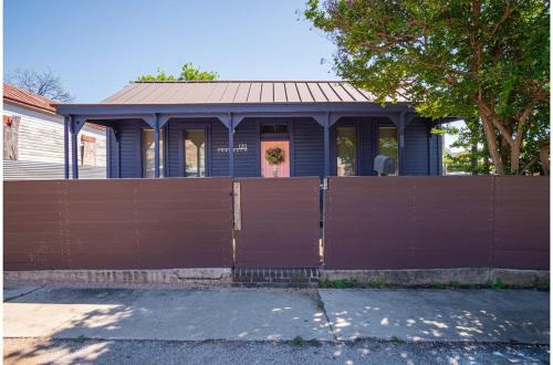 Near East Side House | Stunning 3BR2BA Haven in Downtowns Heart
