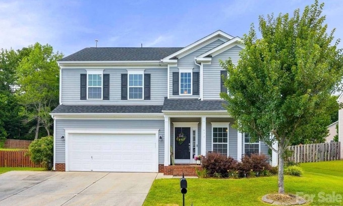Rock Hill House | Stunning 3k sq ft 4-bedroom Family house in Rock Hill -9 mins from downtown-