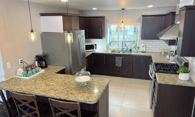 Tijuana House | Stunning 4/3 Family Home Near Downtown Tijuana & Border/6 Secure Parking Spaces