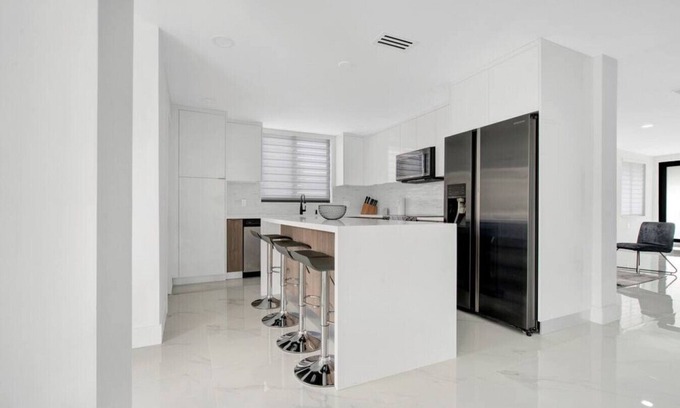Olympia Heights House | Stunning 4-BD Duplex+Parking+Close to Coral Gables