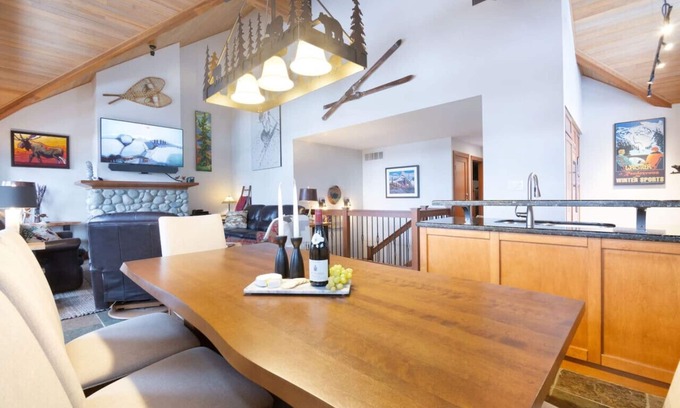 Village North House | Stunning 4BR Chalet w/Private Hot Tub & Garage!