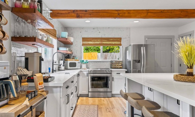 Shelton Other | Stunning 4BR Shelton Retreat w/King Bed & Hot Tub