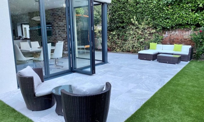 Sunbury on Thames House | Stunning 5 bed house in Surrey