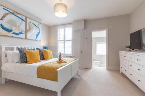 Cheltenham House | Stunning 5 Bed 4 Bath Period Home