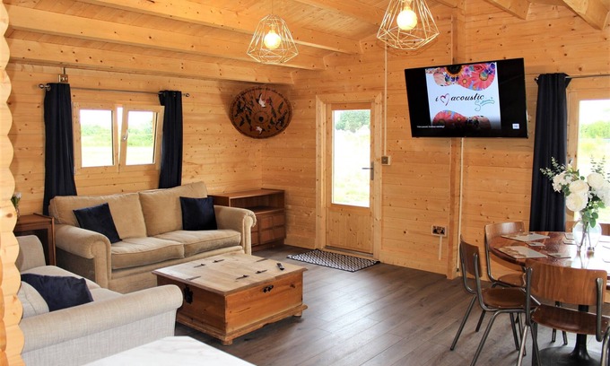 Ashton Under Hill Cabin | Stunning 5-Bed Cabin in Ashton Under Hill