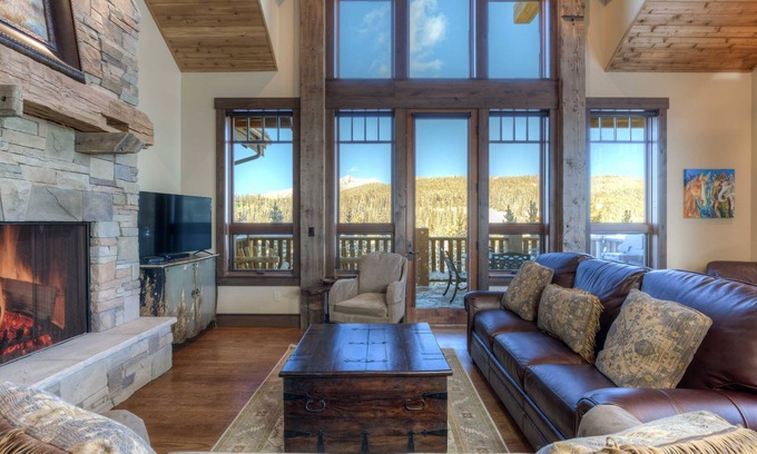 Big Sky House | Stunning 5 Bedroom 5.5 Bath Home, Private Hot Tub, Ski in/out, & Lodge Access