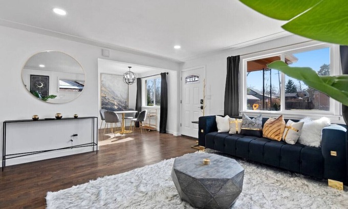 Sunnyside House | Stunning 5-Bedroom Home in DEN