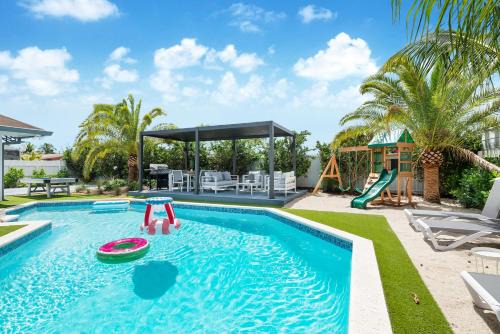 West Perrine House | Stunning 5BR Heated Pool, Beach Access & Games L06