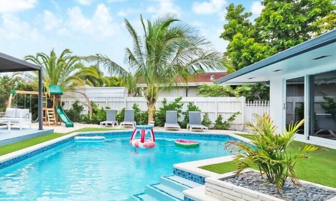 West Perrine House | Stunning 5BR: Heated Pool, Beach Access & Games