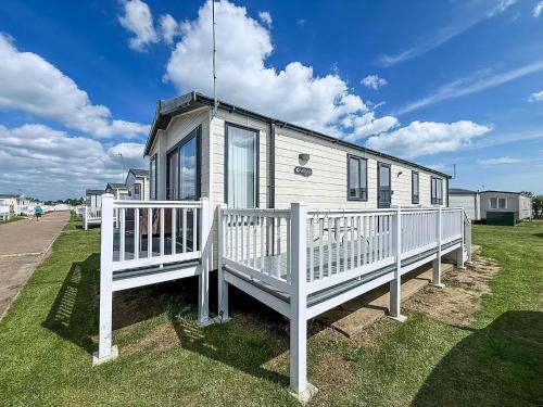 Pakefield Other | Stunning 6 Berth Caravan, Close To The Beach In Suffolk Ref 68067Cr