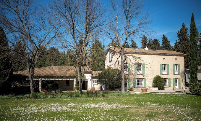 Barbentane House | Stunning 7 bedroom Villa with pool in Provence, in the South of France.