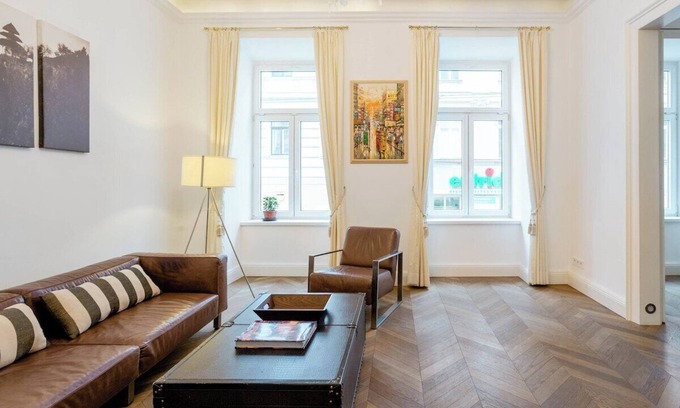 Neubau Apartment | Stunning 7th District Apt. Balcony and Fireplace
