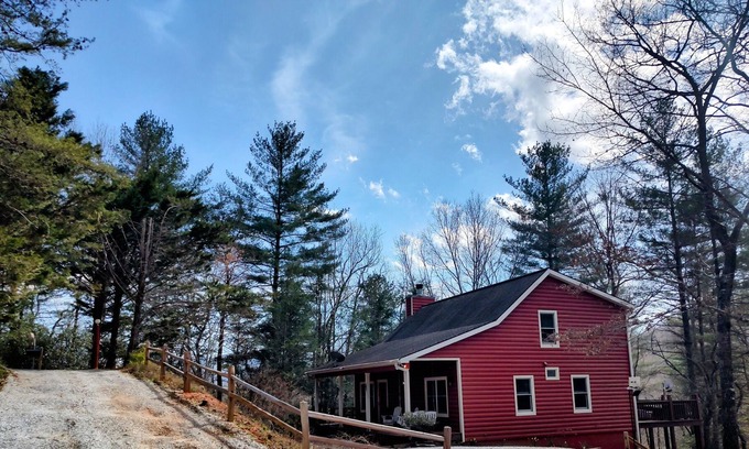 Dillard Cabin | Stunning and Spacious Family Cabin