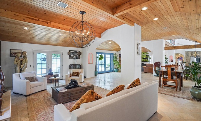 Calabasas House | Stunning Art Nature Retreat Villa Calabasas Sleep for 8