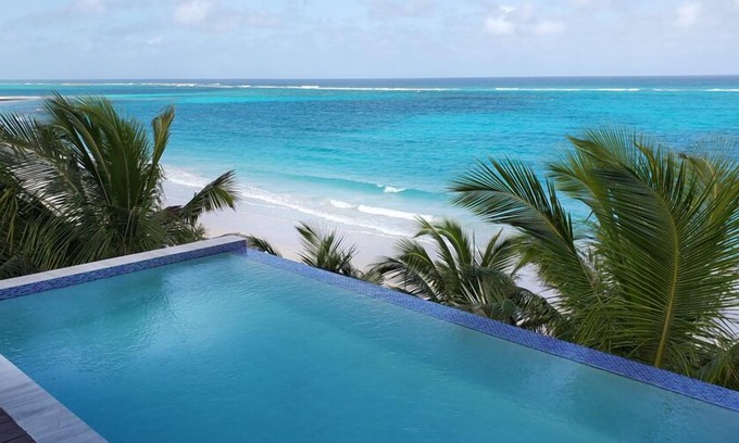 Governor's Harbour House | Stunning Beachfront House, Walk to Tippys! Pool Table, Foosball, POOL!