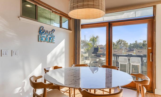 South Mission Beach House | Stunning Beach Home | AC, Garage, Patio, BBQ