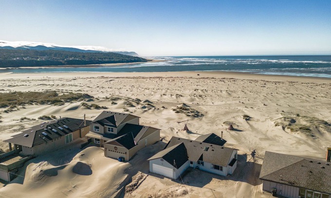 Bayshore House | Stunning Beach House! Pet Friendly!