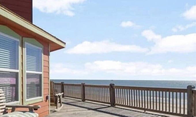 Port Bolivar House | Stunning Beachfront 3 Bedroom Home, CoralMoonBeach