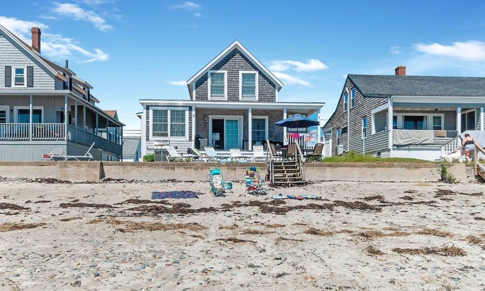 Wells Beach House | STUNNING BEACHSIDE LISTING DIRECTLY ON WELLS BEACH: RELAXING: 9/7-9/10 NOW OPEN