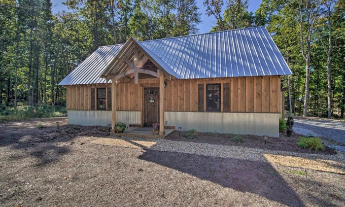Rising Fawn House | Stunning Cabin Getaway with Private Hot Tub!