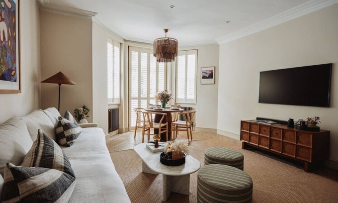Redcliffe Apartment | Stunning Chelsea Garden Apartment