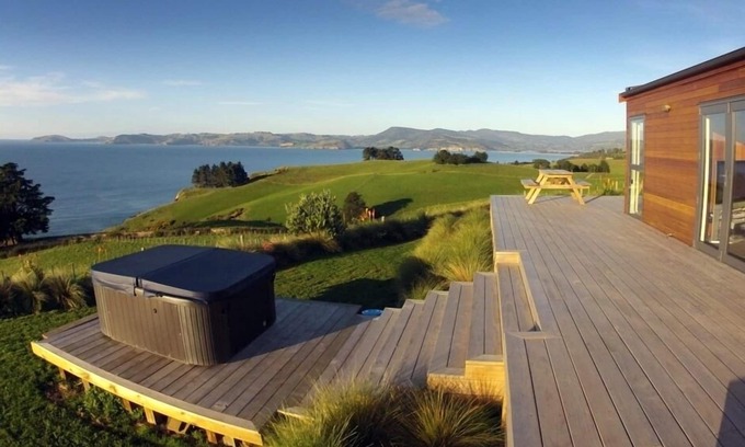 Seacliff House | Stunning coastal views in a movie like setting