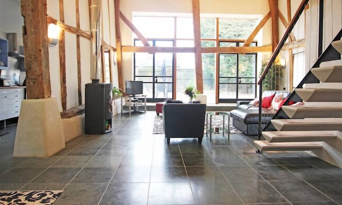 Ashford House | Stunning Detached Barn Conversion in great location