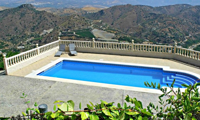 Comares Villa | Stunning Discount Offers for July & August from Vine Ridge Retreats Management